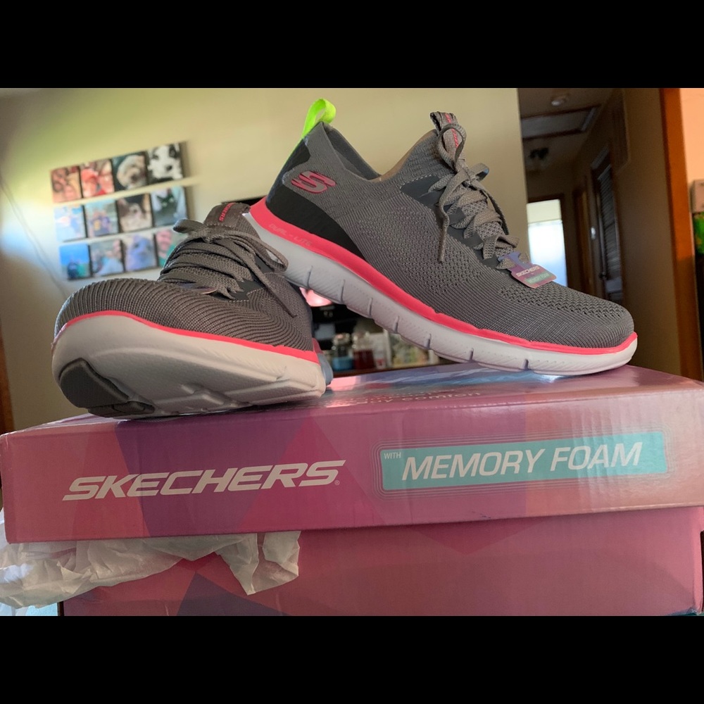 Skechers Size 8 Memory Foam no tie tennis shoes